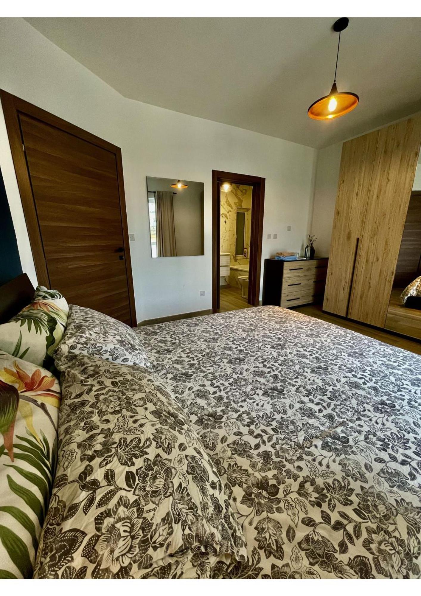 Airport Accommodation Bedroom With Bathroom Self Check In And Self Check Out Air-Condition Included Mqabba Εξωτερικό φωτογραφία